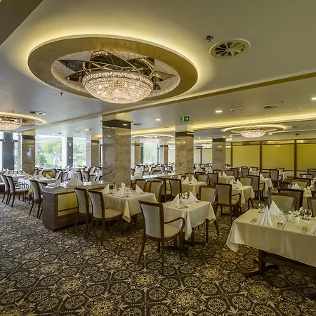 Hotel Fured & Conference 4*