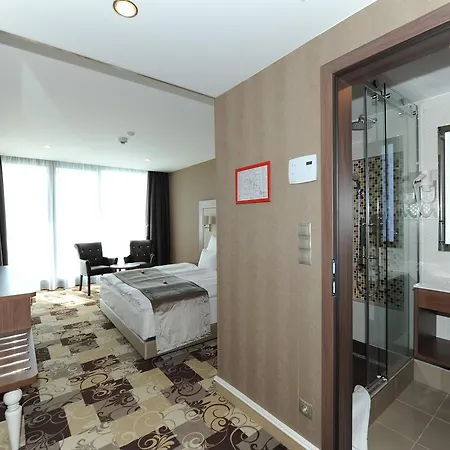 Hotel Fured & Conference 4*