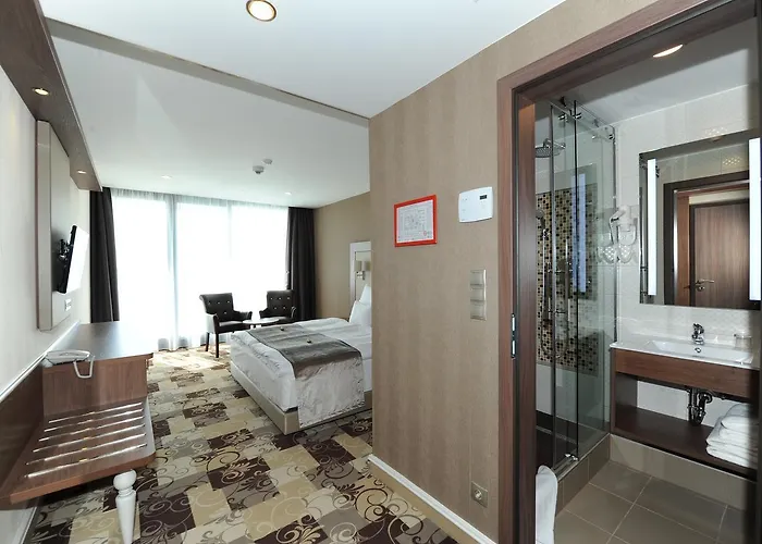 Hotel Fured & Conference 4*